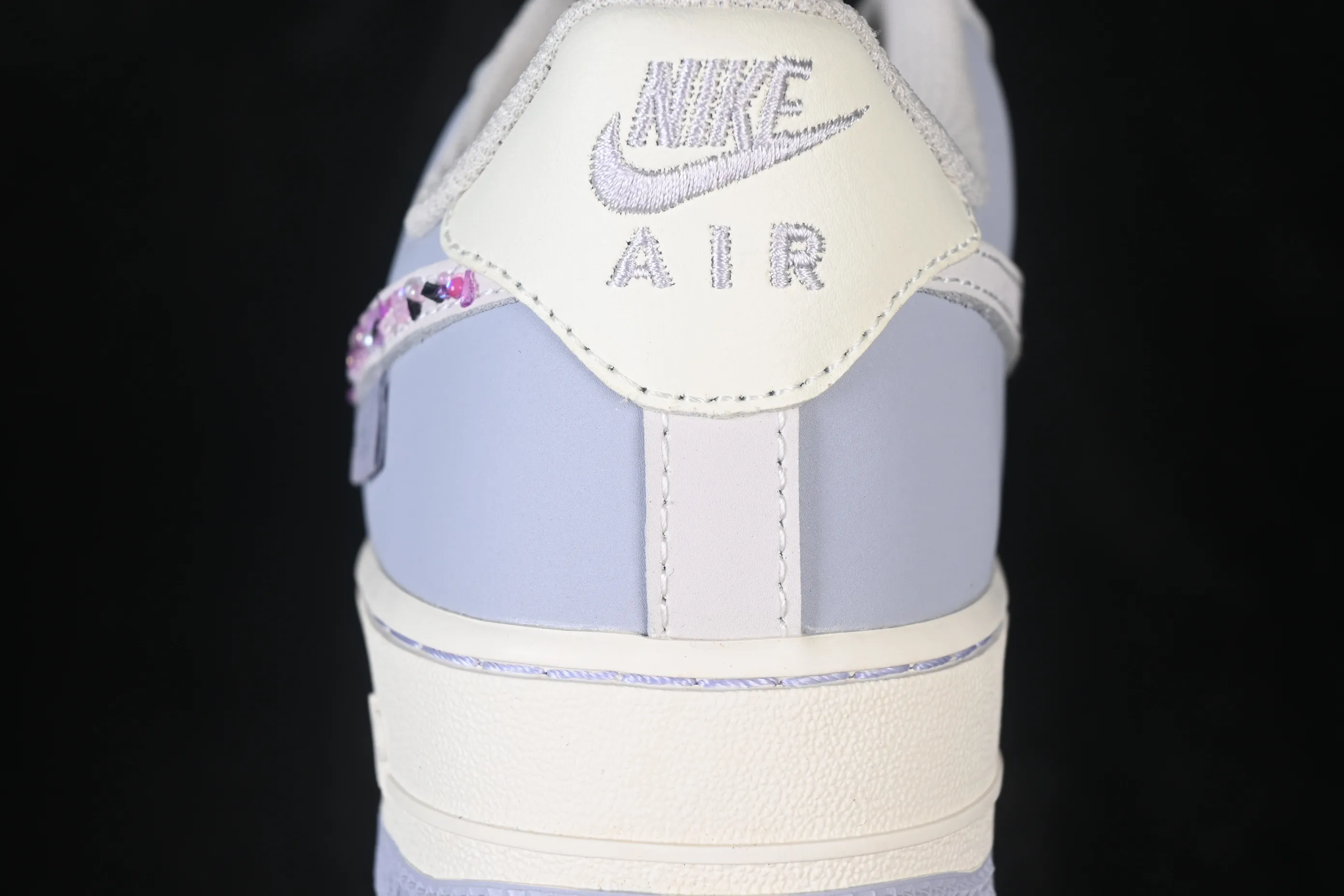 All categories Nk Air Force 1 Air Force series Nk Air Force 1 Low Air Force low-top Nike Air Force 1'07 Low "Rose Glitter" Hand-painted graffiti Rose diamonds Air Force 1 low-top casual sneakers DB3301-212